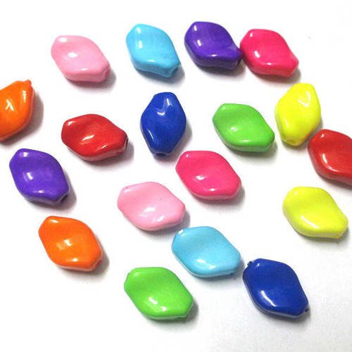 18 perles acrylique torsion losange mélange de couleurs 15x11x6mm 