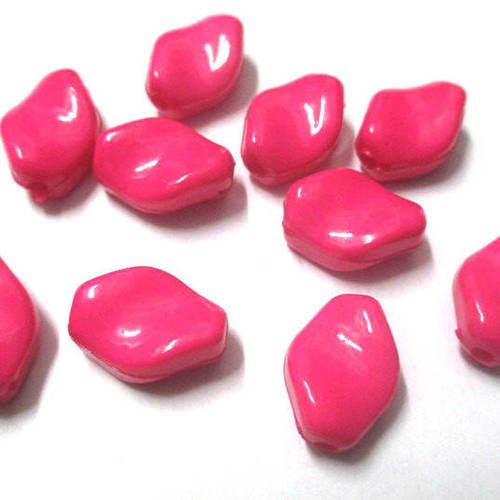 10 perles acrylique fuchsia torsion losange 15x11x6mm 