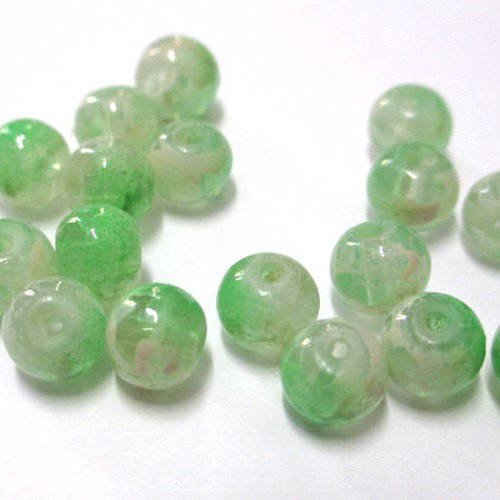 20 perles transparent mouchetée vert et blanc 6mm 
