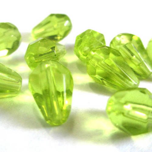 10 perles goutte à facettes couleur vert clair 11x7x7mm 