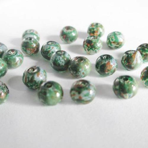 20 perles peint blanc moucheté vert foncé et marron en verre 6mm 