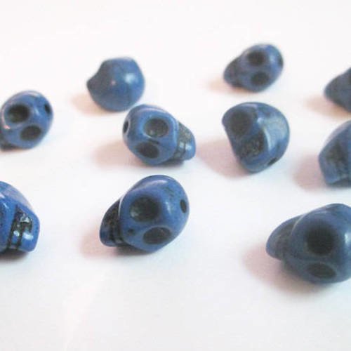 10 perles bleu foncé en turquoise de synthèse tête de mort  9x7.5x9mm 