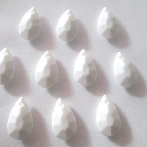 20 pendentifs goutte à facettes opaque acrylique blanc 20x12x5mm 