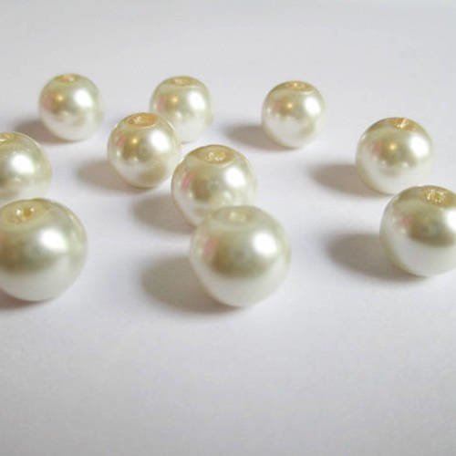 10 perles nacré blanc cassé en verre 10mm 