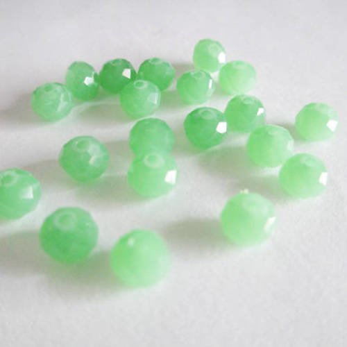 20 perles rondelle à facettes vert en verre 6x4mm imitation jade 