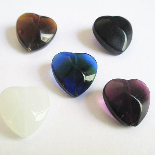 5 perles en verre  forme coeur mélange de couleur 15mm 