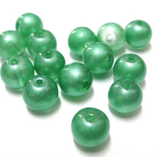 10 perles vert foncé brillant  en verre  8mm 