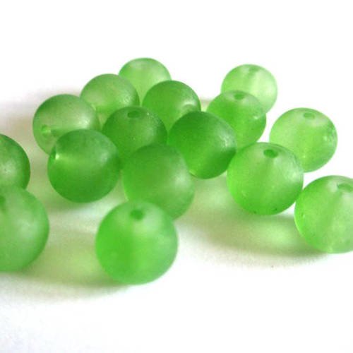 10 perles vertes clair givré en verre 8mm 