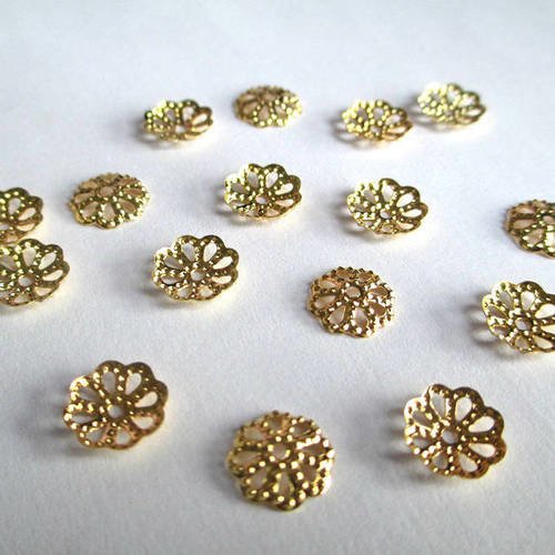 100 coupelles métal filigranes forme fleur couleur doré 10mm 