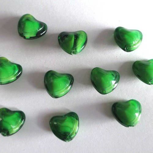 10 perles en verre forme coeur vert foncé  11x12mm 