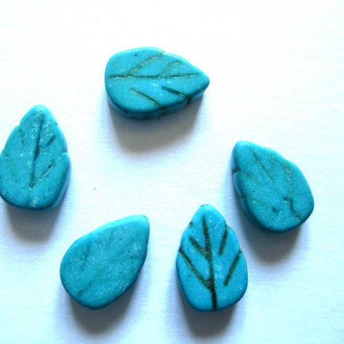 5 perles feuilles howlite turquoise 13x9mm 