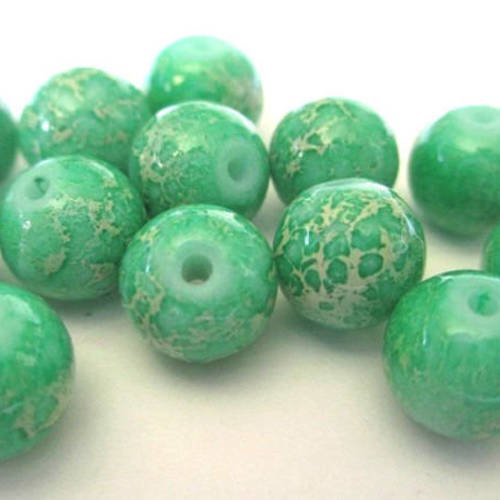 10 perles vert emeraude marbré écru 8mm (h-35) 