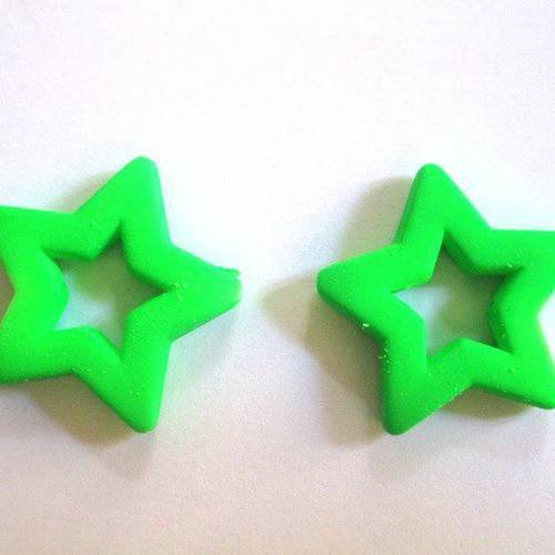 2 perles étoile vert fluo acryliques caoutchouté 27x26mm 