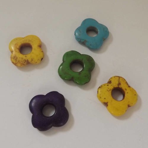 5 perles 19x15mm fleur howlite 