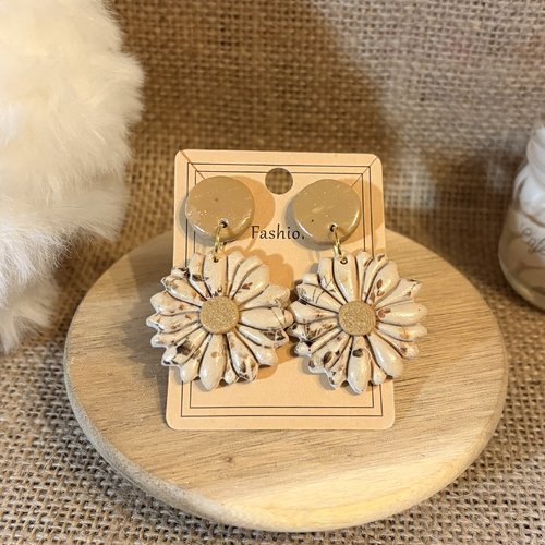 Boucle d'oreille marguerite doré
