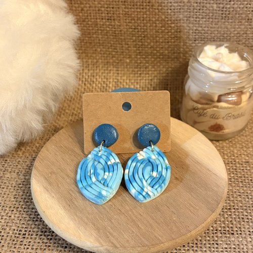 Boucle d'oreille forme géométrique bleu