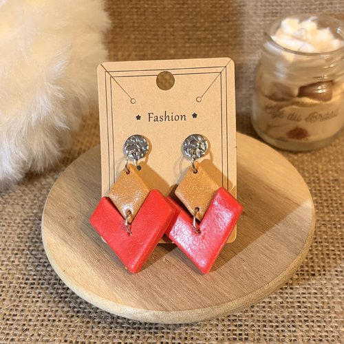 Boucle d'oreille forme triangle