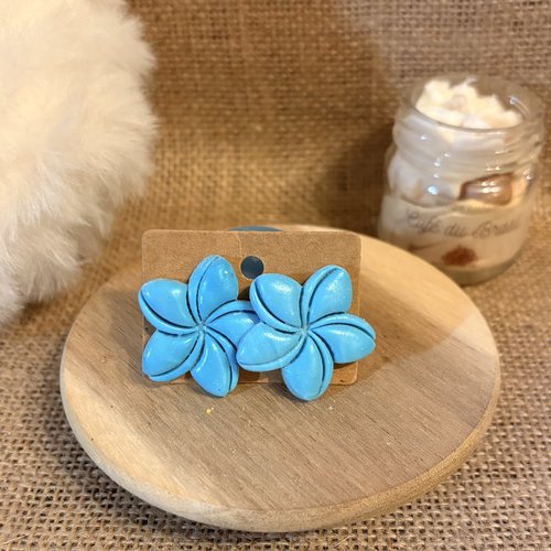 Boucle d'oreille fleur bleu
