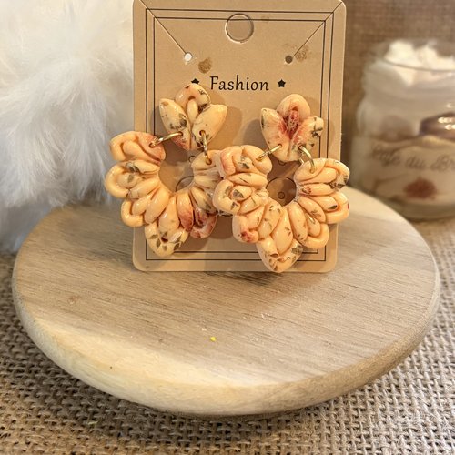 Boucle d'oreille a motif