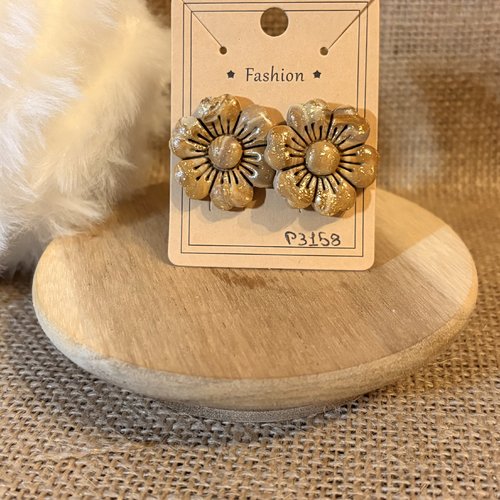 Boucle d’oreille fleur