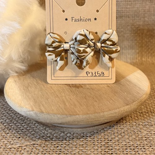 Boucle d’oreille petit noeud