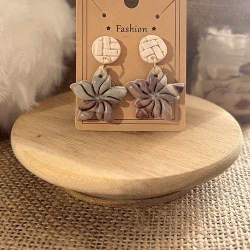 Boucle d'oreille fleur