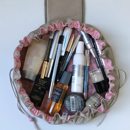 Vendue - bourse à maquillage