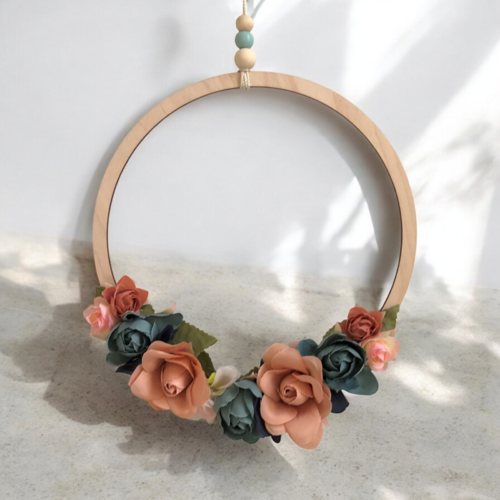 Couronne de fleurs à suspendre