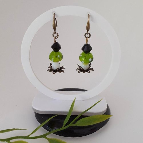 Boucles d'oreilles automne hiver, champignons verts. bijou à offrir.