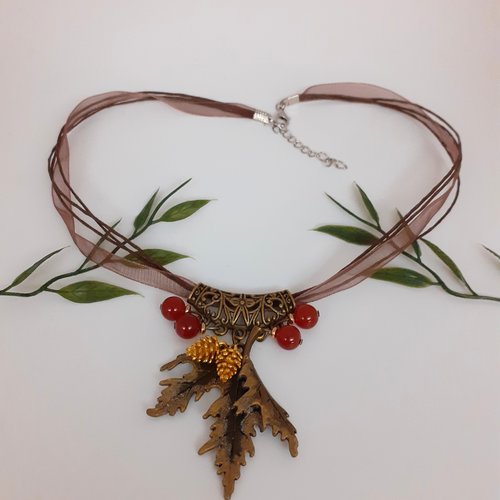 Collier pendentif feuille érable bronze métal. bijou automne hiver, à offrir.