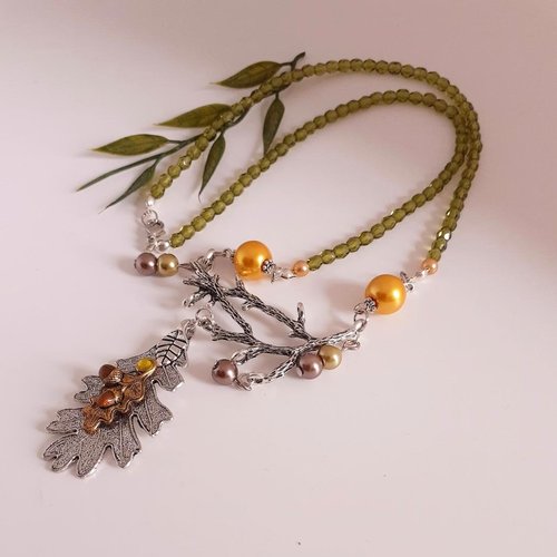 Collier d'automne, pendentif feuille de chêne double sur collier de perles cristal kaki. bijou à offrir