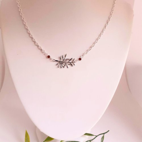 Collier fin, pendentif feuille argentée, bijou à offrir.
