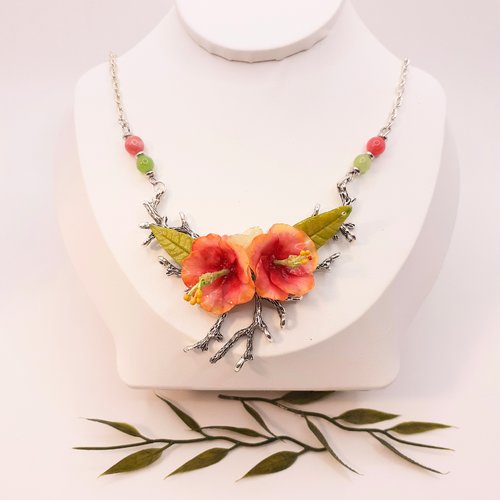 Collier floral, fleurs d'hibiscus rose orange. bijou cérémonie, mariage.