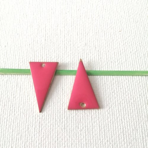 2 sequin triangle émaillé rose fuschia 22mm×13mm