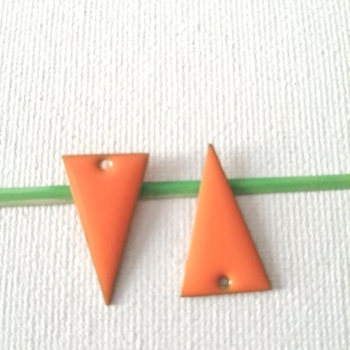 2 sequin triangle émaillé orange 22mm×13mm