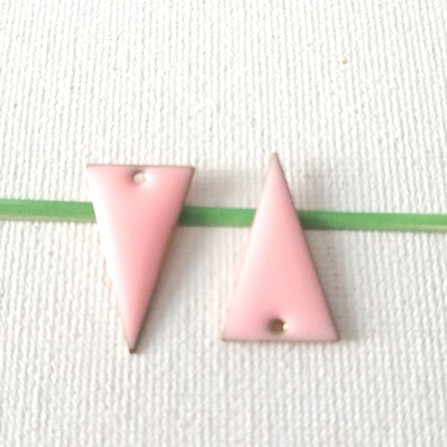 2 sequin triangle émaillé rose pâle 22mm×13mm