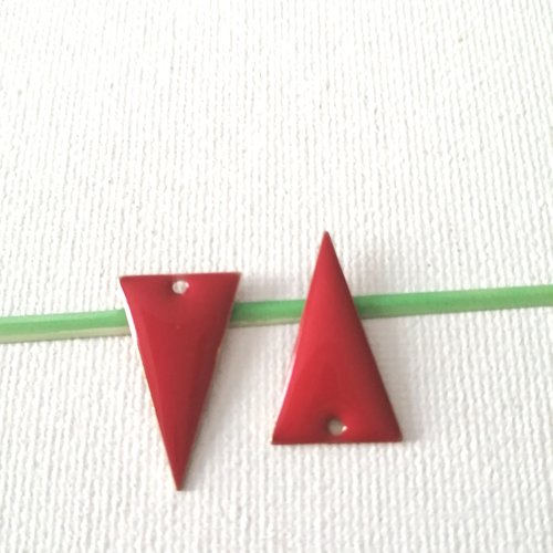 2 sequin triangle émaillé rouge 22mm×13mm