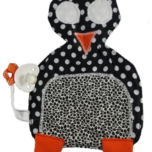 Pingouin attache tétine noir et orange en tissus de coton dans les tons noirs et oranges
