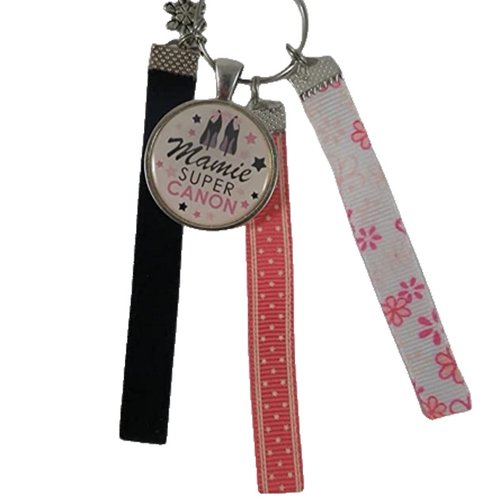 Porte clés rose et noir "mamie super canon"