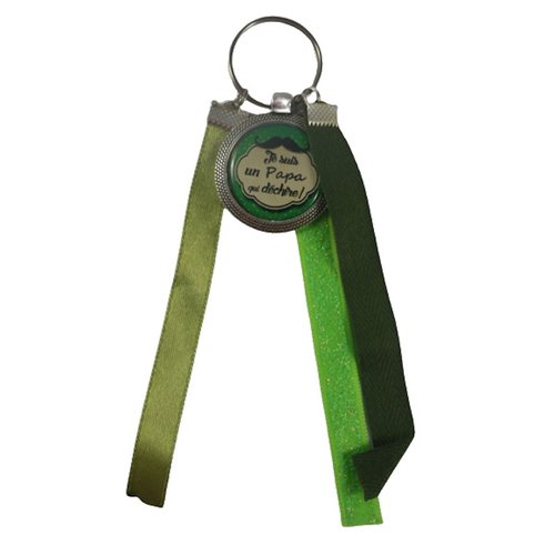 Porte clés vert "je suis un papa qui déchire"