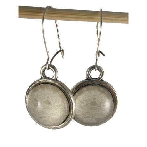 Boucles d'oreilles argent et cabochon dentelle beige