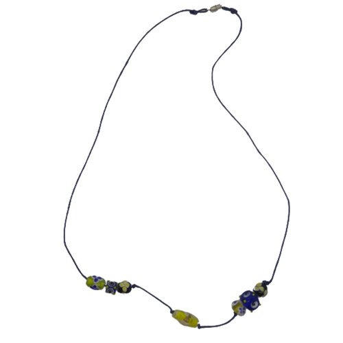 Collier bleu marine et perles en verre bleues et jaunes