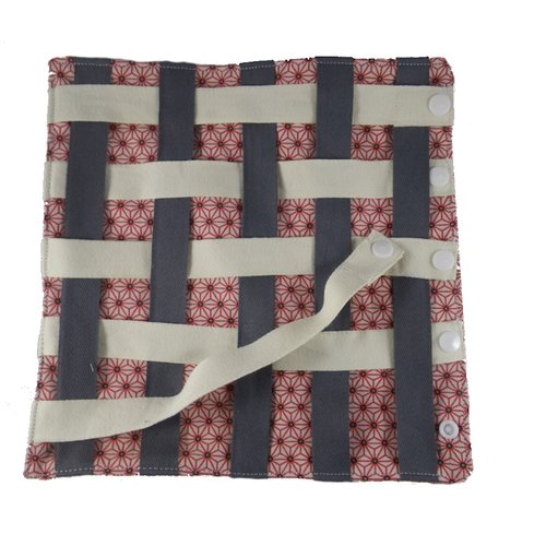 Jeu de tissage rouge et gris d'inspiration montessori