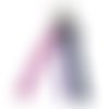 Porte clés violet, rose et bleu "maîtresse qui déchire"