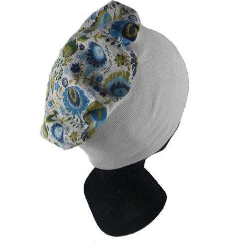 Bonnet chimio gris et fleurs bleues et vertes
