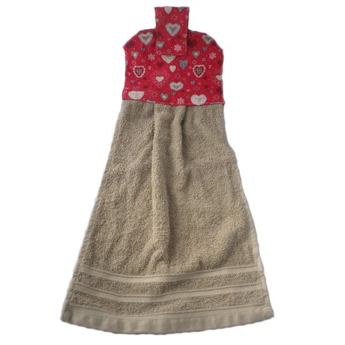 Essuie-mains beige et rouge motif cœurs