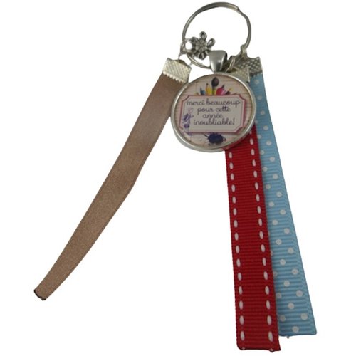 Porte clés rouge, bleu et beige "merci beaucoup pour cette année inoubliable"