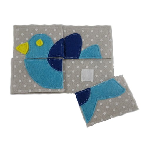 Puzzle oiseau bleu et beige en feutrine d'inspiration montessori