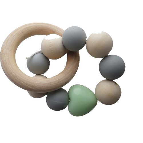 Anneau de dentition gris et cœur vert inspiration montessori