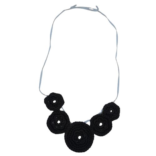Collier de fleurs marron chocolat au crochet